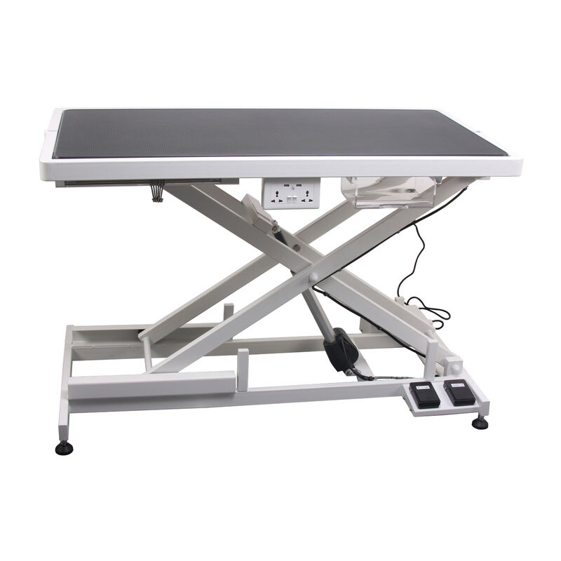 Q, Low Low - Table with Outlets image number null