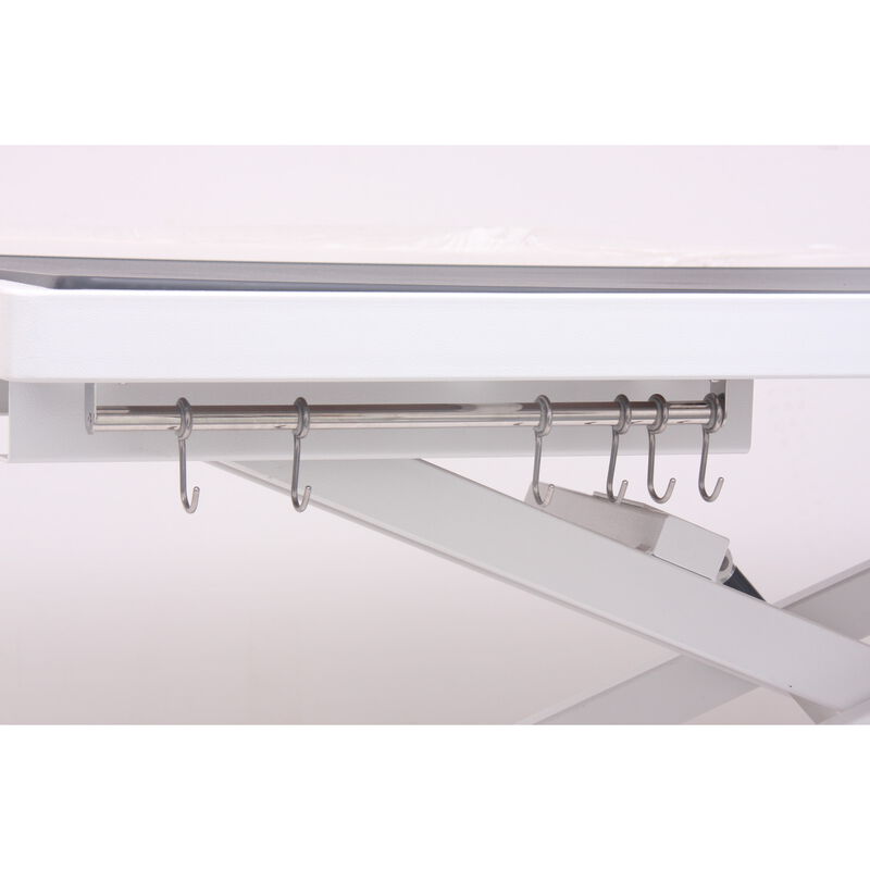 Q, Low Low - Table with Outlets image number null