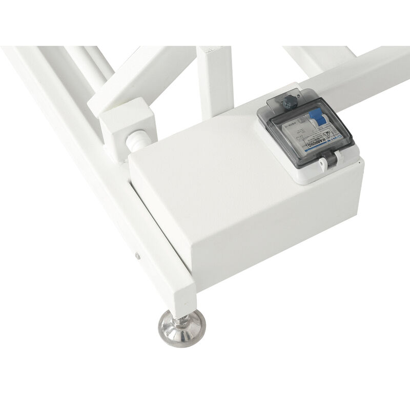 Q, Low Low - Table with Outlets image number null