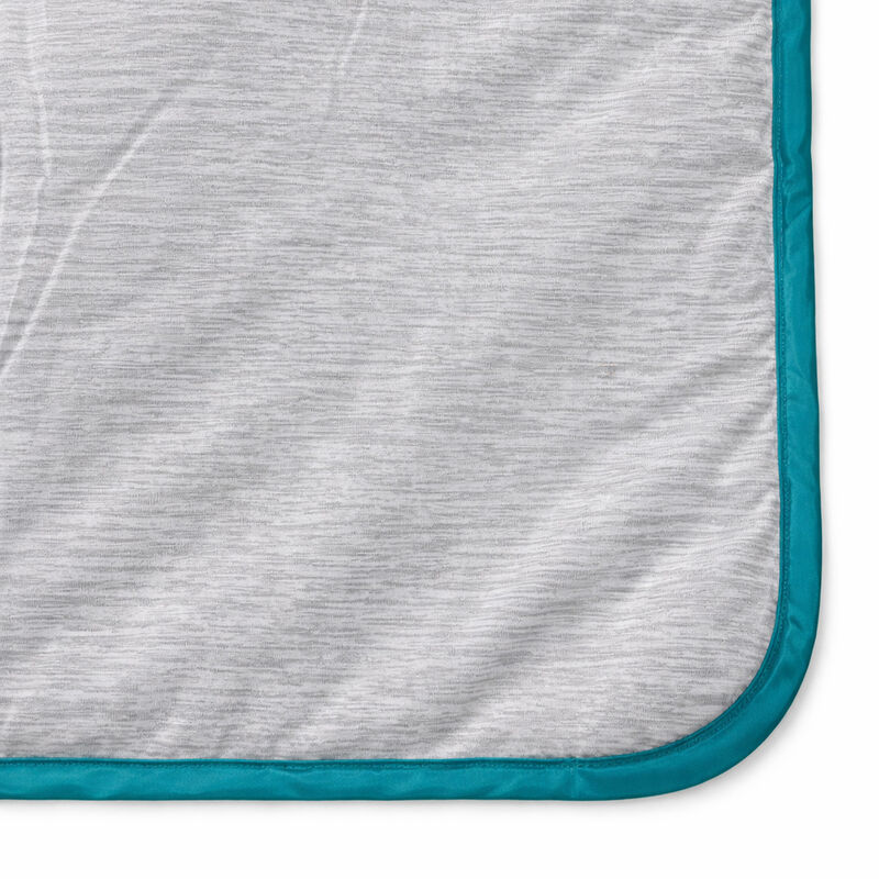 Meow & Woof Portable Outdoor Blanket with Cooling Side image number null